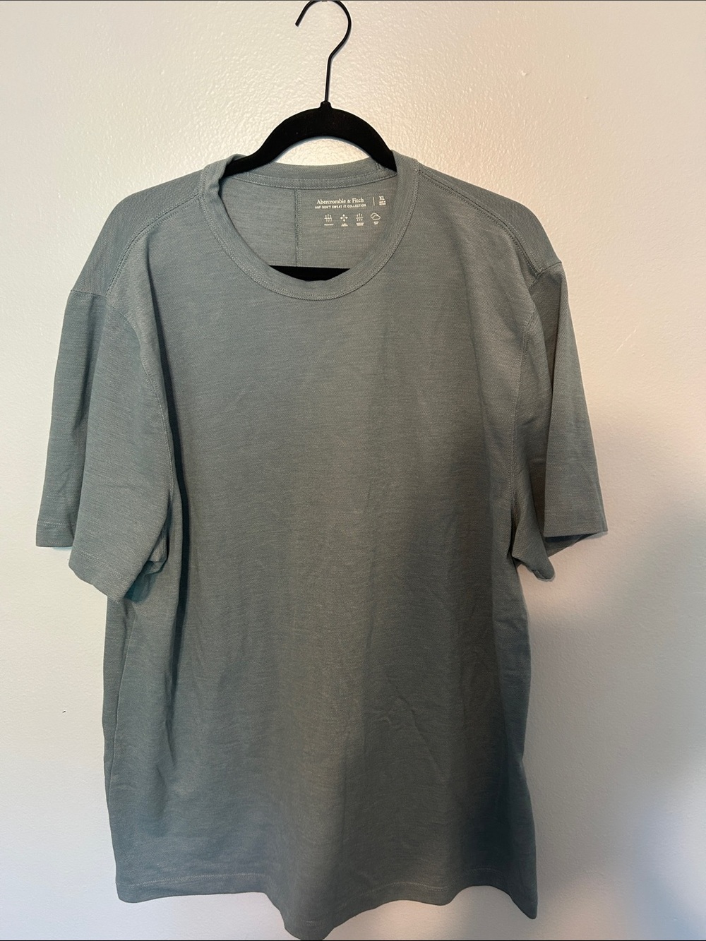 Abercrombie & Fitch Men's Crew Tee in Sage Green